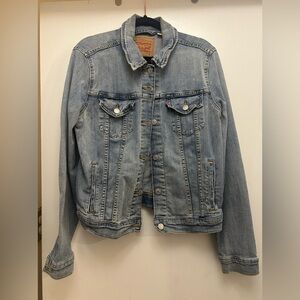 Levi’s women’s trucker jacket size xl